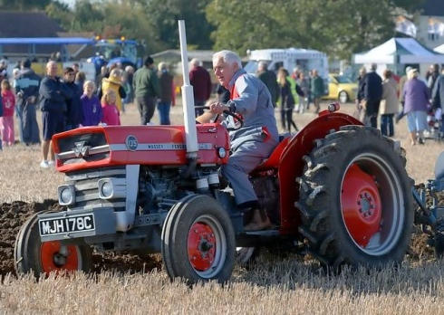 These ploughing matches often have up to 45 tractors and other odd-looking machines displayed, ranging in age from the 1940s to fairly modern machines.