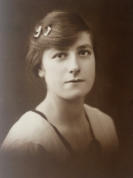 Arthur and Rose were married in 1925. They lived at Little Shelford until 1947 when A.R.E took the site over and set up a firing range in the south west of Foulness. They then moved to a bungalow at Church Field, Churchend.