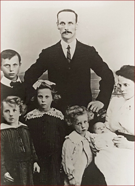 Family of Albert William Lubbock of Trumpions Cottage