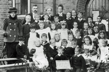 This is the earliest photograph of a Barling School Class, taken in October 1899. The School was built in 1878 at a time when hundreds of new schools were being built to provide free education for everyone up to 12 years old.  Children were now educated better than ever before.