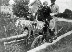 German Gun pushed into the Duck Pond, Great Wakering 1920